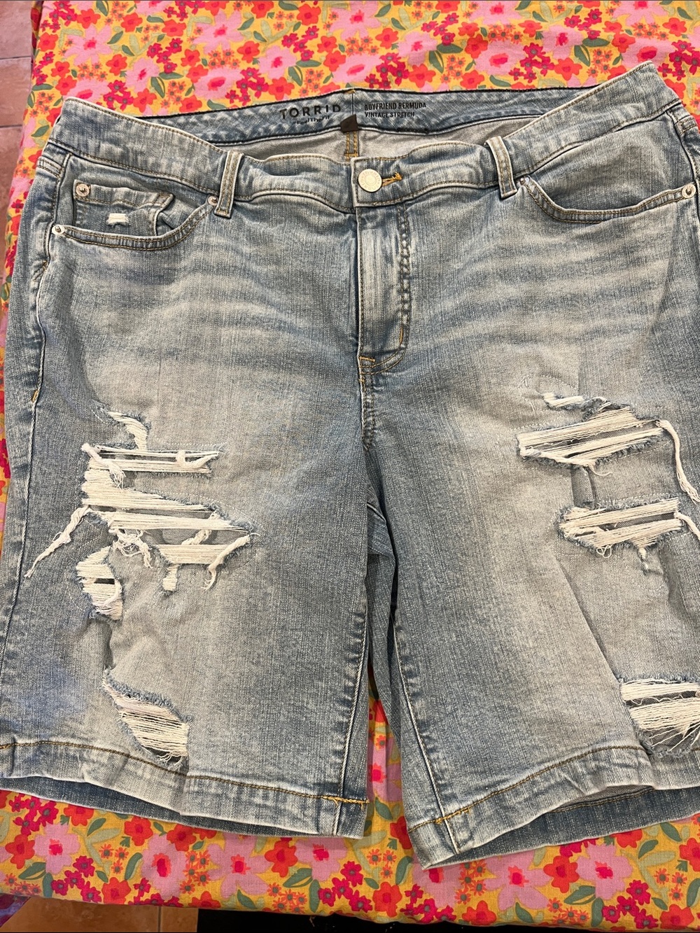 Torrid boyfriend Bermuda shorts size 20